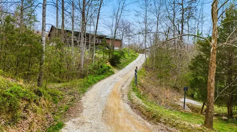 560 Davis Dr, Olive Hill, KY 41164
