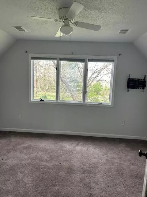 Bedroom - 815 Moberly Bend Rd, Corbin, KY 40701 photo 2 of 5