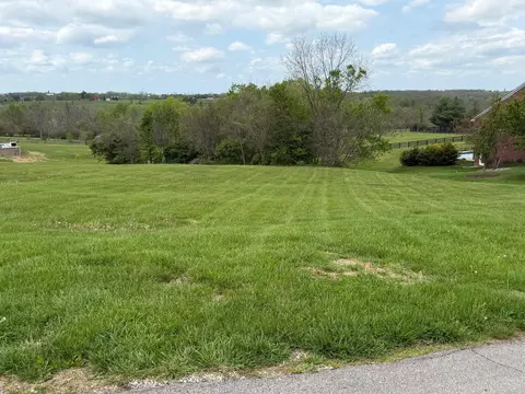 100 Lyn Ct, Versailles, KY 40383