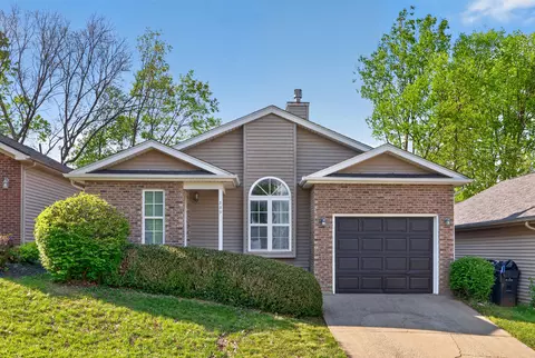 889 Revere Run Dr, Lexington, KY 40509