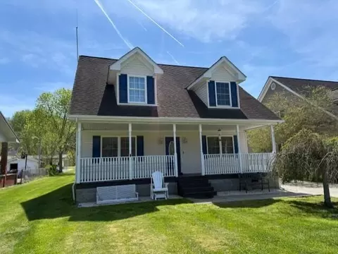 42 May St, Auxier, KY 41602