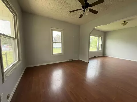 Living - 222 Hamlin Ave, Corbin, KY 40701 photo 1 of 4