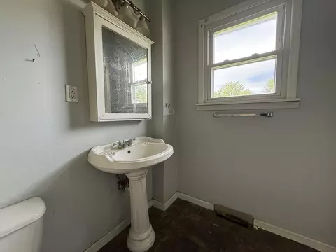 Bath - 222 Hamlin Ave, Corbin, KY 40701 photo 1 of 1