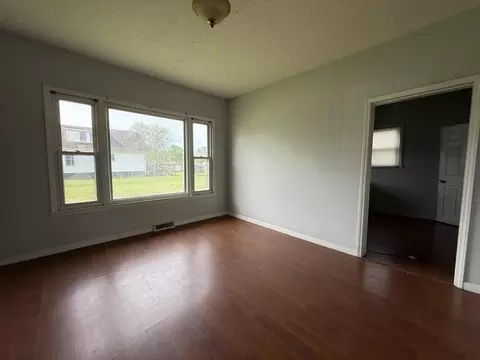 Living - 222 Hamlin Ave, Corbin, KY 40701 photo 3 of 4
