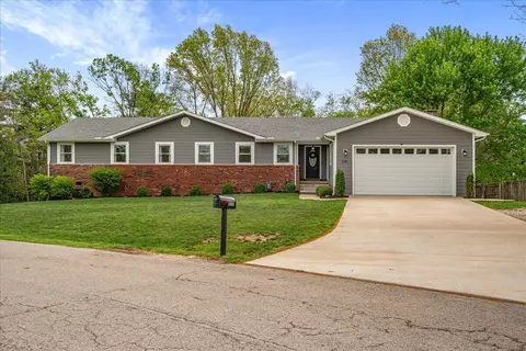 170 Barberry Ln, Berea, KY 40403