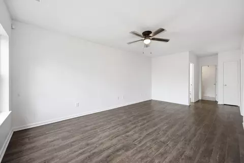 Living - 330 Williamsburg Ln, Georgetown, KY 40324 photo 6 of 9