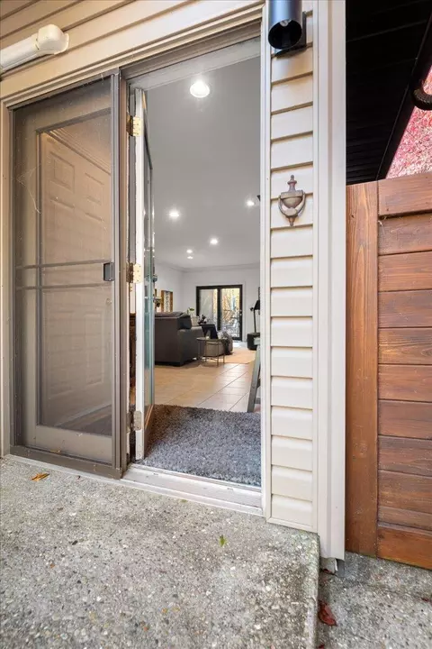 Entry Way - 1211 Forest Cir Dr, Corbin, KY 40701 photo 4 of 6