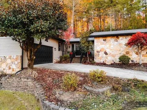 Exterior - 1211 Forest Cir Dr, Corbin, KY 40701 photo 17 of 18