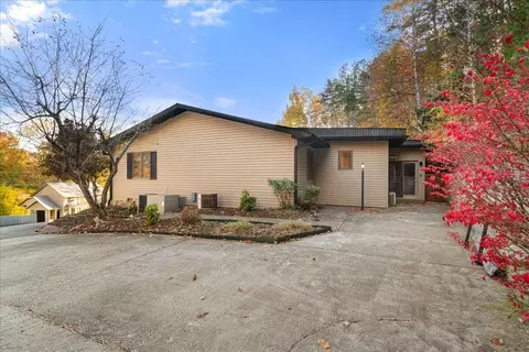 Exterior - 1211 Forest Cir Dr, Corbin, KY 40701 photo 6 of 18