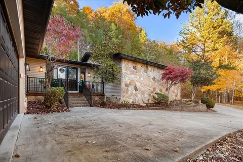 Exterior - 1211 Forest Cir Dr, Corbin, KY 40701 photo 4 of 18