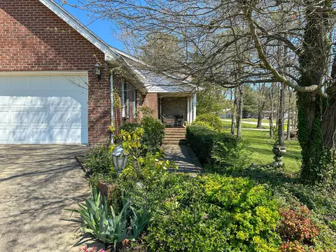 5686 Slate Lick Rd, London, KY 40741