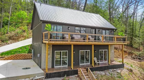1265 Cliffs Edge Rd, East Bernstadt, KY 40729