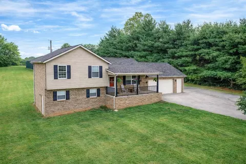 907 Carl Stevens Rd, Cynthiana, KY 41031