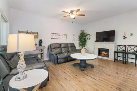 Living - 2394 Roberts Bend Rd, Burnside, KY 42519 photo 2 of 4