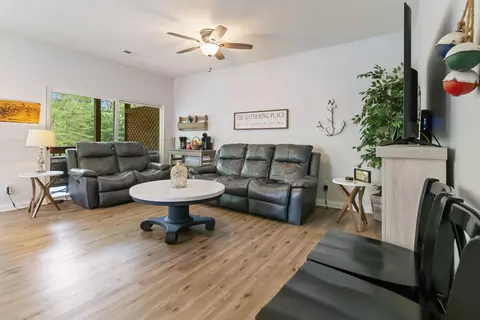 Living - 2394 Roberts Bend Rd, Burnside, KY 42519 photo 1 of 4
