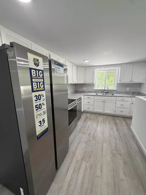 Kitchen - 42 Moore Hill Ave, Corbin, KY 40701 photo 1 of 2