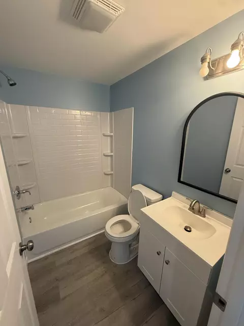 Bath - 42 Moore Hill Ave, Corbin, KY 40701 photo 3 of 3