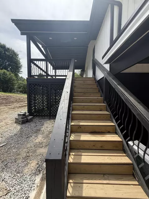 Exterior - 42 Moore Hill Ave, Corbin, KY 40701 photo 2 of 3