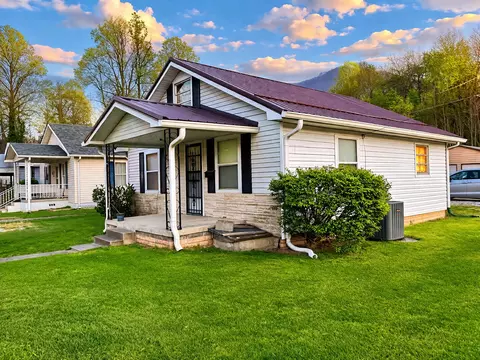 813 White St, Cumberland, KY 40823
