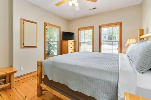Bedroom - 2386 Roberts Bend Road Rd, Burnside, KY 42519 photo 10 of 12