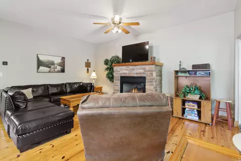 Living - 2386 Roberts Bend Road Rd, Burnside, KY 42519 photo 3 of 4