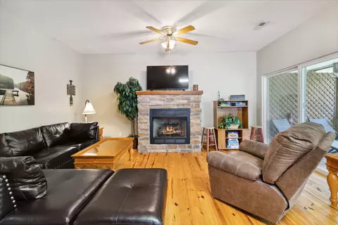 Living - 2386 Roberts Bend Road Rd, Burnside, KY 42519 photo 4 of 4