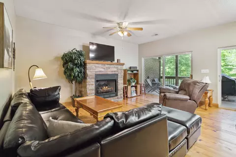 Living - 2386 Roberts Bend Road Rd, Burnside, KY 42519 photo 1 of 4