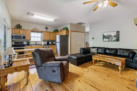 Living - 2386 Roberts Bend Road Rd, Burnside, KY 42519 photo 2 of 4