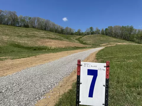 148 Coon Trl, East Bernstadt, KY 40729