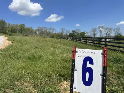 136 Coon Trl, East Bernstadt, KY 40729