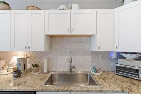 Kitchen - 136 Sidewinder Dr, Georgetown, KY 40324 photo 5 of 7