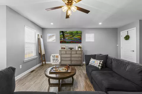 Entry Way - 203 Pleasant View Dr, Georgetown, KY 40324 photo 1 of 6