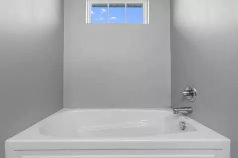 Bath - 203 Pleasant View Dr, Georgetown, KY 40324 photo 5 of 7