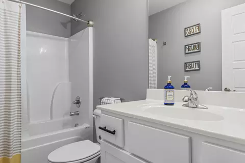 Bath - 203 Pleasant View Dr, Georgetown, KY 40324 photo 7 of 7