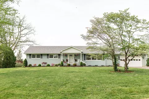 300 E Scotts Ferry Rd, Versailles, KY 40383
