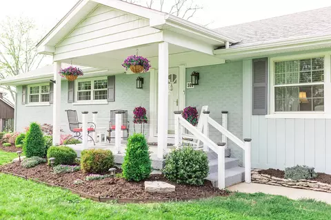 300 E Scotts Ferry Rd, Versailles, KY 40383