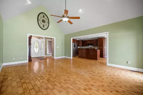 Living - 55 Candi Brook Ln, Corbin, KY 40701 photo 4 of 7