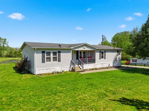 Exterior - 129 Griggs Rd, Waco, KY 40385 photo 2 of 8