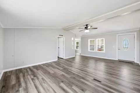 Living - 129 Griggs Rd, Waco, KY 40385 photo 1 of 3