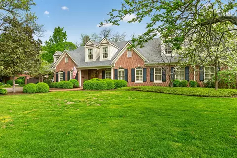 1633 Ashwood Rd, Lexington, KY 40502