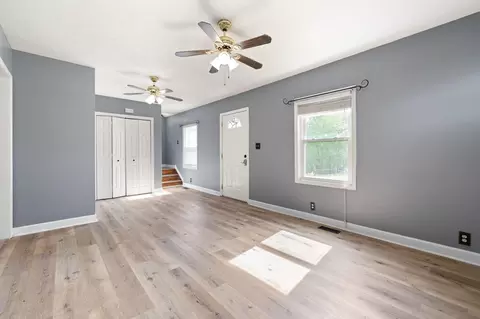 Living - 506 Chestnut St, Corbin, KY 40701 photo 2 of 2