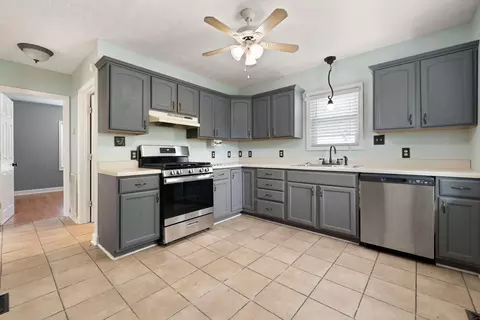 Kitchen - 506 Chestnut St, Corbin, KY 40701 photo 1 of 2