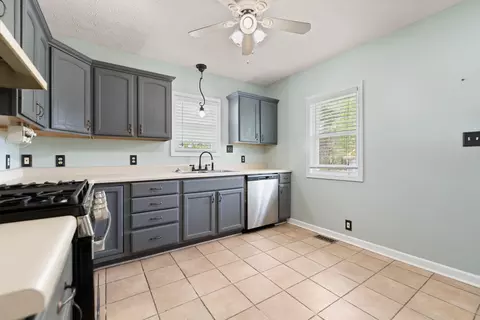 Kitchen - 506 Chestnut St, Corbin, KY 40701 photo 2 of 2