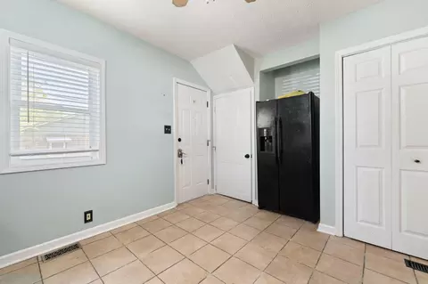 Entry Way - 506 Chestnut St, Corbin, KY 40701 photo 2 of 5