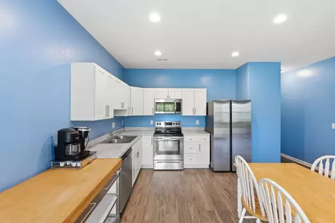 Kitchen - 140 John Davis Dr, Georgetown, KY 40324 photo 1 of 4