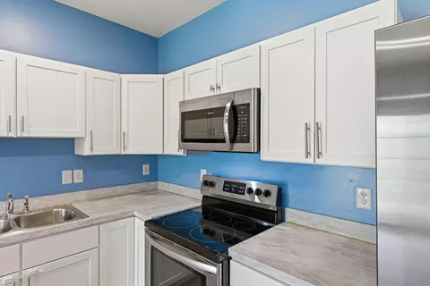 Kitchen - 140 John Davis Dr, Georgetown, KY 40324 photo 4 of 4
