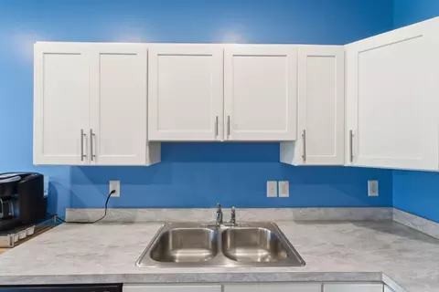 Kitchen - 140 John Davis Dr, Georgetown, KY 40324 photo 3 of 4