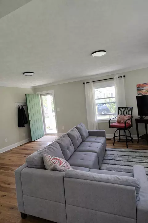 Living - 111 Dickerson Ct, Lancaster, KY 40444 photo 2 of 2