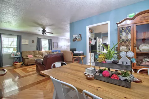 Dining - 1512 Maple Ln, Corbin, KY 40701 photo 2 of 2