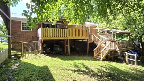 Exterior - 1512 Maple Ln, Corbin, KY 40701 photo 4 of 12